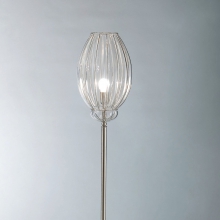 Lampadaire moderne en métal avec un diffuseur transparent en verre de Murano...