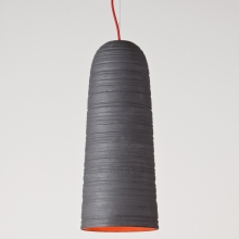 Suspension petit modèle avec couleur extérieure noir et couleur intérieure orange " Corail "