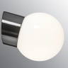 Applique avec une base noire et une sphère en verre blanc brillant, diamètre 15 cm